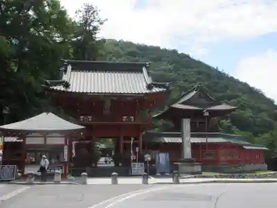 中禅寺の山門・神門
