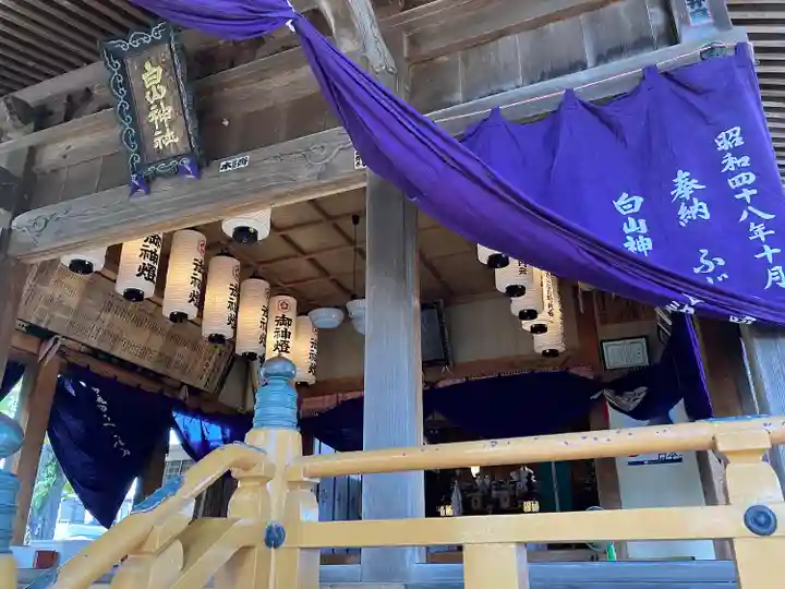 白山神社の本殿・本堂