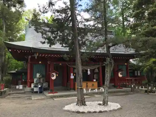 生島足島神社の本殿