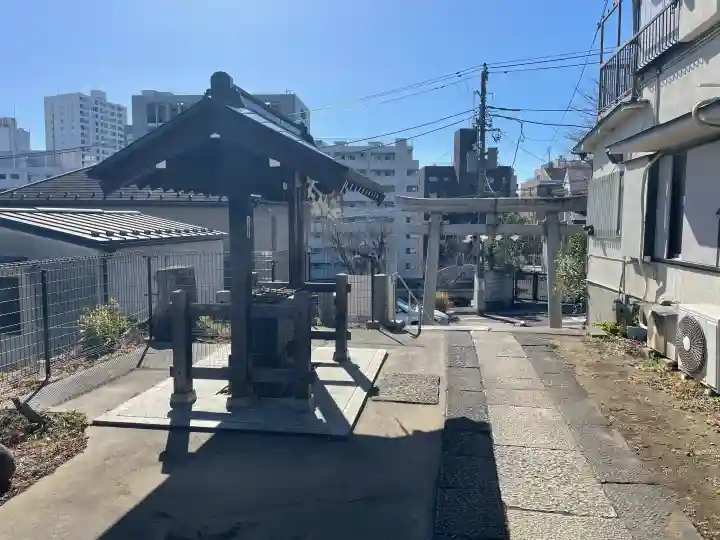 正八幡神社の{uncategorized: "未分類", other: "その他", undefined: "問題あり", building: "その他建物", grave: "お墓", sacred_gate: "鳥居", guardian: "狛犬", statue: "像", buddha: "仏像", history: "歴史", nature: "自然", garden: "庭園", animal: "動物", pagoda: "塔", temizu: "手水舎", mountain_gate: "山門・神門", sanctuary: "本殿・本堂", subordinate: "末社・摂社", art: "芸術", scenery: "景色", jizo: "地蔵", ema: "絵馬", goshuin: "御朱印", omikuji: "おみくじ", items: "授与品その他", amulet: "お守り", goshuincho: "御朱印帳", eats: "食事", festival: "お祭り", votive_dance: "神楽", shichigosan: "七五三参", wedding: "結婚式", experience: "体験その他", initially: "初詣", around: "周辺", anti_infection: "感染症対策"}