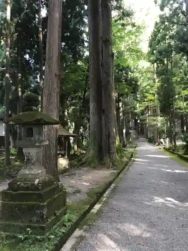 雄山神社中宮祈願殿の建物その他