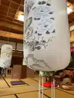 ８尺ほどの大きな、博多盆提灯です。鳳凰が描かれています。
