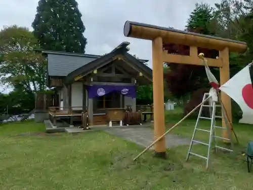 谷地頭神社の{uncategorized: "未分類", other: "その他", undefined: "問題あり", building: "その他建物", grave: "お墓", sacred_gate: "鳥居", guardian: "狛犬", statue: "像", buddha: "仏像", history: "歴史", nature: "自然", garden: "庭園", animal: "動物", pagoda: "塔", temizu: "手水舎", mountain_gate: "山門・神門", sanctuary: "本殿・本堂", subordinate: "末社・摂社", art: "芸術", scenery: "景色", jizo: "地蔵", ema: "絵馬", goshuin: "御朱印", omikuji: "おみくじ", items: "授与品その他", amulet: "お守り", goshuincho: "御朱印帳", eats: "食事", festival: "お祭り", votive_dance: "神楽", shichigosan: "七五三参", wedding: "結婚式", experience: "体験その他", initially: "初詣", around: "周辺", anti_infection: "感染症対策"}