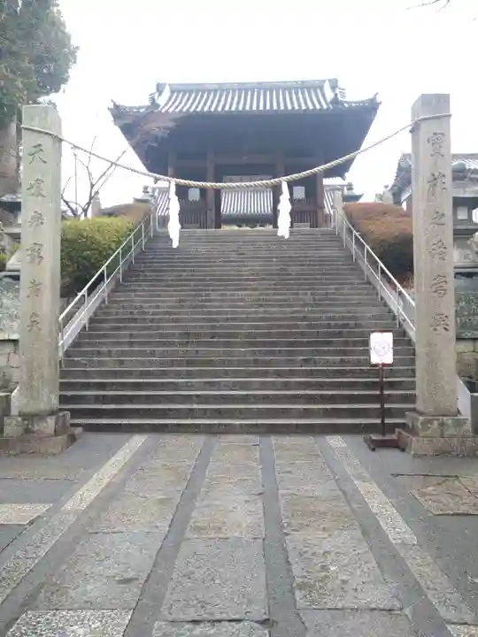 阿智神社の山門・神門