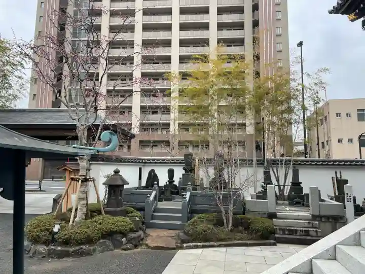 源長寺の{uncategorized: "未分類", other: "その他", undefined: "問題あり", building: "その他建物", grave: "お墓", sacred_gate: "鳥居", guardian: "狛犬", statue: "像", buddha: "仏像", history: "歴史", nature: "自然", garden: "庭園", animal: "動物", pagoda: "塔", temizu: "手水舎", mountain_gate: "山門・神門", sanctuary: "本殿・本堂", subordinate: "末社・摂社", art: "芸術", scenery: "景色", jizo: "地蔵", ema: "絵馬", goshuin: "御朱印", omikuji: "おみくじ", items: "授与品その他", amulet: "お守り", goshuincho: "御朱印帳", eats: "食事", festival: "お祭り", votive_dance: "神楽", shichigosan: "七五三参", wedding: "結婚式", experience: "体験その他", initially: "初詣", around: "周辺", anti_infection: "感染症対策"}