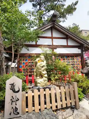 別小江神社の像