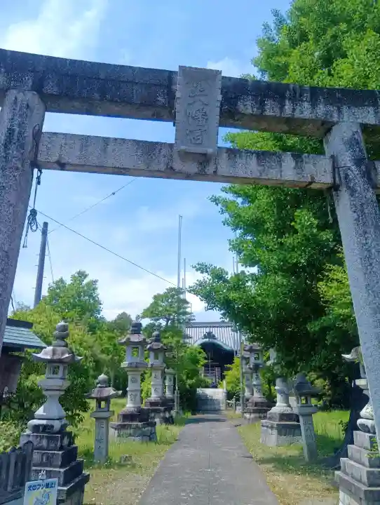八幡神社の{uncategorized: "未分類", other: "その他", undefined: "問題あり", building: "その他建物", grave: "お墓", sacred_gate: "鳥居", guardian: "狛犬", statue: "像", buddha: "仏像", history: "歴史", nature: "自然", garden: "庭園", animal: "動物", pagoda: "塔", temizu: "手水舎", mountain_gate: "山門・神門", sanctuary: "本殿・本堂", subordinate: "末社・摂社", art: "芸術", scenery: "景色", jizo: "地蔵", ema: "絵馬", goshuin: "御朱印", omikuji: "おみくじ", items: "授与品その他", amulet: "お守り", goshuincho: "御朱印帳", eats: "食事", festival: "お祭り", votive_dance: "神楽", shichigosan: "七五三参", wedding: "結婚式", experience: "体験その他", initially: "初詣", around: "周辺", anti_infection: "感染症対策"}