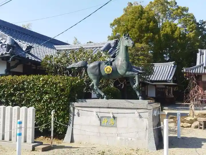 百済王神社の像