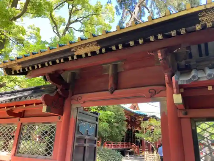 根津神社の山門・神門