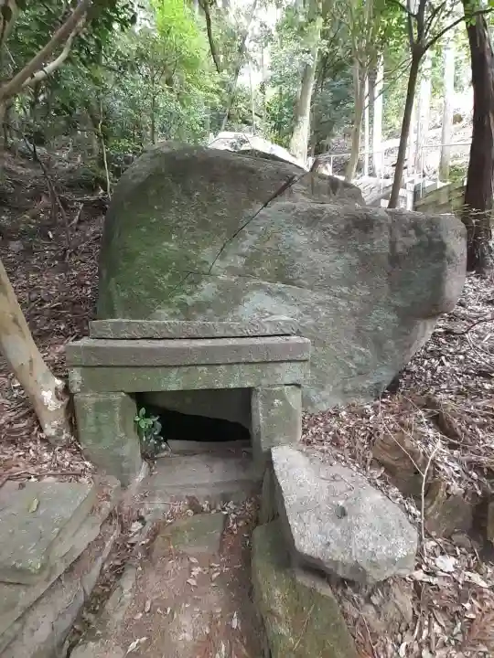 磐船大神社の{uncategorized: "未分類", other: "その他", undefined: "問題あり", building: "その他建物", grave: "お墓", sacred_gate: "鳥居", guardian: "狛犬", statue: "像", buddha: "仏像", history: "歴史", nature: "自然", garden: "庭園", animal: "動物", pagoda: "塔", temizu: "手水舎", mountain_gate: "山門・神門", sanctuary: "本殿・本堂", subordinate: "末社・摂社", art: "芸術", scenery: "景色", jizo: "地蔵", ema: "絵馬", goshuin: "御朱印", omikuji: "おみくじ", items: "授与品その他", amulet: "お守り", goshuincho: "御朱印帳", eats: "食事", festival: "お祭り", votive_dance: "神楽", shichigosan: "七五三参", wedding: "結婚式", experience: "体験その他", initially: "初詣", around: "周辺", anti_infection: "感染症対策"}