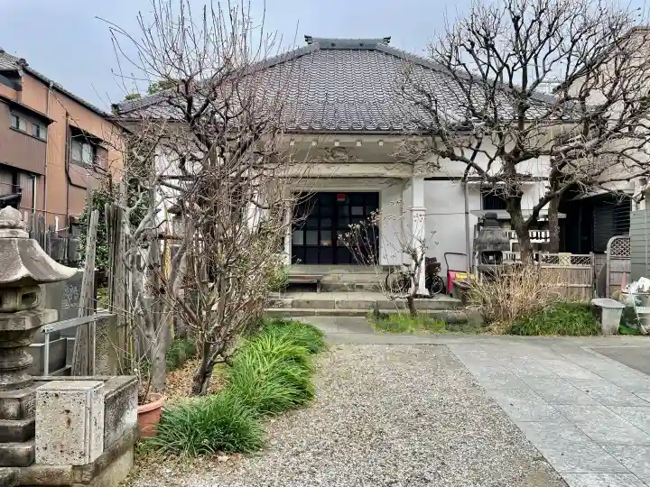 本光寺の{uncategorized: "未分類", other: "その他", undefined: "問題あり", building: "その他建物", grave: "お墓", sacred_gate: "鳥居", guardian: "狛犬", statue: "像", buddha: "仏像", history: "歴史", nature: "自然", garden: "庭園", animal: "動物", pagoda: "塔", temizu: "手水舎", mountain_gate: "山門・神門", sanctuary: "本殿・本堂", subordinate: "末社・摂社", art: "芸術", scenery: "景色", jizo: "地蔵", ema: "絵馬", goshuin: "御朱印", omikuji: "おみくじ", items: "授与品その他", amulet: "お守り", goshuincho: "御朱印帳", eats: "食事", festival: "お祭り", votive_dance: "神楽", shichigosan: "七五三参", wedding: "結婚式", experience: "体験その他", initially: "初詣", around: "周辺", anti_infection: "感染症対策"}