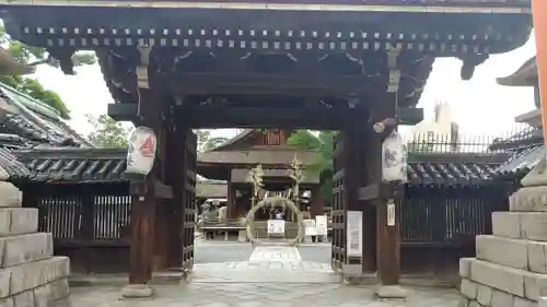 下御霊神社の山門・神門