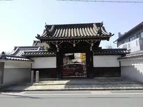 銀山寺の山門