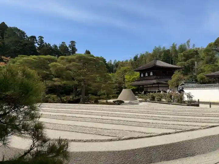 慈照寺(慈照禅寺・銀閣寺)の{uncategorized: "未分類", other: "その他", undefined: "問題あり", building: "その他建物", grave: "お墓", sacred_gate: "鳥居", guardian: "狛犬", statue: "像", buddha: "仏像", history: "歴史", nature: "自然", garden: "庭園", animal: "動物", pagoda: "塔", temizu: "手水舎", mountain_gate: "山門・神門", sanctuary: "本殿・本堂", subordinate: "末社・摂社", art: "芸術", scenery: "景色", jizo: "地蔵", ema: "絵馬", goshuin: "御朱印", omikuji: "おみくじ", items: "授与品その他", amulet: "お守り", goshuincho: "御朱印帳", eats: "食事", festival: "お祭り", votive_dance: "神楽", shichigosan: "七五三参", wedding: "結婚式", experience: "体験その他", initially: "初詣", around: "周辺", anti_infection: "感染症対策"}