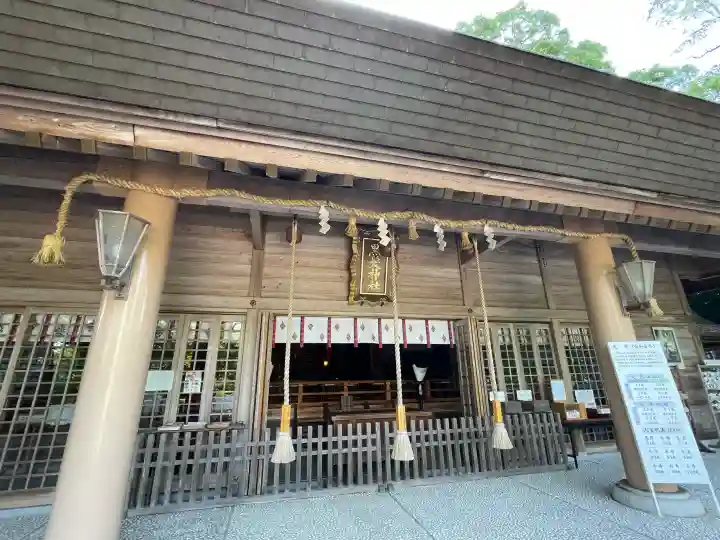 黒髪神社の{uncategorized: "未分類", other: "その他", undefined: "問題あり", building: "その他建物", grave: "お墓", sacred_gate: "鳥居", guardian: "狛犬", statue: "像", buddha: "仏像", history: "歴史", nature: "自然", garden: "庭園", animal: "動物", pagoda: "塔", temizu: "手水舎", mountain_gate: "山門・神門", sanctuary: "本殿・本堂", subordinate: "末社・摂社", art: "芸術", scenery: "景色", jizo: "地蔵", ema: "絵馬", goshuin: "御朱印", omikuji: "おみくじ", items: "授与品その他", amulet: "お守り", goshuincho: "御朱印帳", eats: "食事", festival: "お祭り", votive_dance: "神楽", shichigosan: "七五三参", wedding: "結婚式", experience: "体験その他", initially: "初詣", around: "周辺", anti_infection: "感染症対策"}