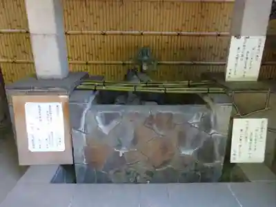 銀杏岡八幡神社の手水舎