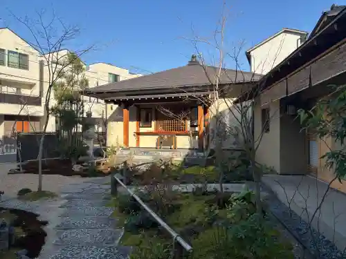 遍照寺の{uncategorized: "未分類", other: "その他", undefined: "問題あり", building: "その他建物", grave: "お墓", sacred_gate: "鳥居", guardian: "狛犬", statue: "像", buddha: "仏像", history: "歴史", nature: "自然", garden: "庭園", animal: "動物", pagoda: "塔", temizu: "手水舎", mountain_gate: "山門・神門", sanctuary: "本殿・本堂", subordinate: "末社・摂社", art: "芸術", scenery: "景色", jizo: "地蔵", ema: "絵馬", goshuin: "御朱印", omikuji: "おみくじ", items: "授与品その他", amulet: "お守り", goshuincho: "御朱印帳", eats: "食事", festival: "お祭り", votive_dance: "神楽", shichigosan: "七五三参", wedding: "結婚式", experience: "体験その他", initially: "初詣", around: "周辺", anti_infection: "感染症対策"}