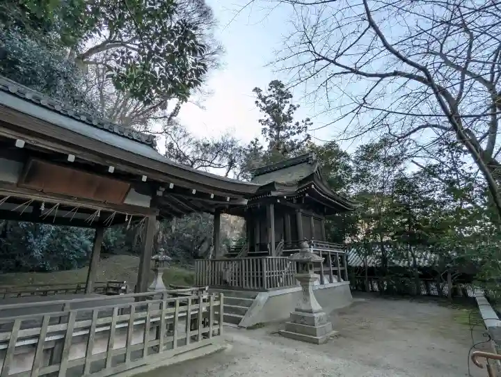 高良神社の{uncategorized: "未分類", other: "その他", undefined: "問題あり", building: "その他建物", grave: "お墓", sacred_gate: "鳥居", guardian: "狛犬", statue: "像", buddha: "仏像", history: "歴史", nature: "自然", garden: "庭園", animal: "動物", pagoda: "塔", temizu: "手水舎", mountain_gate: "山門・神門", sanctuary: "本殿・本堂", subordinate: "末社・摂社", art: "芸術", scenery: "景色", jizo: "地蔵", ema: "絵馬", goshuin: "御朱印", omikuji: "おみくじ", items: "授与品その他", amulet: "お守り", goshuincho: "御朱印帳", eats: "食事", festival: "お祭り", votive_dance: "神楽", shichigosan: "七五三参", wedding: "結婚式", experience: "体験その他", initially: "初詣", around: "周辺", anti_infection: "感染症対策"}