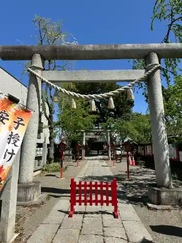 鴻神社の{uncategorized: "未分類", other: "その他", undefined: "問題あり", building: "その他建物", grave: "お墓", sacred_gate: "鳥居", guardian: "狛犬", statue: "像", buddha: "仏像", history: "歴史", nature: "自然", garden: "庭園", animal: "動物", pagoda: "塔", temizu: "手水舎", mountain_gate: "山門・神門", sanctuary: "本殿・本堂", subordinate: "末社・摂社", art: "芸術", scenery: "景色", jizo: "地蔵", ema: "絵馬", goshuin: "御朱印", omikuji: "おみくじ", items: "授与品その他", amulet: "お守り", goshuincho: "御朱印帳", eats: "食事", festival: "お祭り", votive_dance: "神楽", shichigosan: "七五三参", wedding: "結婚式", experience: "体験その他", initially: "初詣", around: "周辺", anti_infection: "感染症対策"}