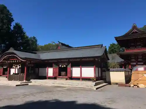 薦神社の本殿