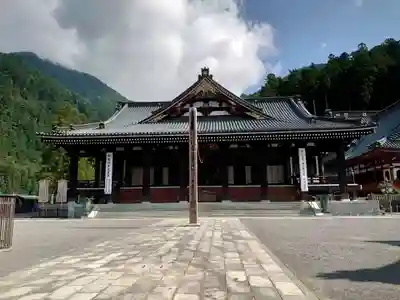 久遠寺の本殿・本堂