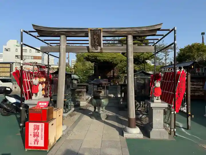 深川開運出世稲荷の{uncategorized: "未分類", other: "その他", undefined: "問題あり", building: "その他建物", grave: "お墓", sacred_gate: "鳥居", guardian: "狛犬", statue: "像", buddha: "仏像", history: "歴史", nature: "自然", garden: "庭園", animal: "動物", pagoda: "塔", temizu: "手水舎", mountain_gate: "山門・神門", sanctuary: "本殿・本堂", subordinate: "末社・摂社", art: "芸術", scenery: "景色", jizo: "地蔵", ema: "絵馬", goshuin: "御朱印", omikuji: "おみくじ", items: "授与品その他", amulet: "お守り", goshuincho: "御朱印帳", eats: "食事", festival: "お祭り", votive_dance: "神楽", shichigosan: "七五三参", wedding: "結婚式", experience: "体験その他", initially: "初詣", around: "周辺", anti_infection: "感染症対策"}