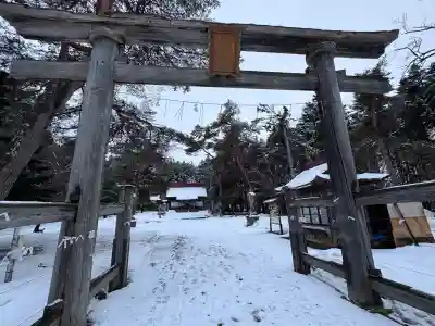網走神社の{uncategorized: "未分類", other: "その他", undefined: "問題あり", building: "その他建物", grave: "お墓", sacred_gate: "鳥居", guardian: "狛犬", statue: "像", buddha: "仏像", history: "歴史", nature: "自然", garden: "庭園", animal: "動物", pagoda: "塔", temizu: "手水舎", mountain_gate: "山門・神門", sanctuary: "本殿・本堂", subordinate: "末社・摂社", art: "芸術", scenery: "景色", jizo: "地蔵", ema: "絵馬", goshuin: "御朱印", omikuji: "おみくじ", items: "授与品その他", amulet: "お守り", goshuincho: "御朱印帳", eats: "食事", festival: "お祭り", votive_dance: "神楽", shichigosan: "七五三参", wedding: "結婚式", experience: "体験その他", initially: "初詣", around: "周辺", anti_infection: "感染症対策"}