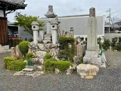 林照寺の{uncategorized: "未分類", other: "その他", undefined: "問題あり", building: "その他建物", grave: "お墓", sacred_gate: "鳥居", guardian: "狛犬", statue: "像", buddha: "仏像", history: "歴史", nature: "自然", garden: "庭園", animal: "動物", pagoda: "塔", temizu: "手水舎", mountain_gate: "山門・神門", sanctuary: "本殿・本堂", subordinate: "末社・摂社", art: "芸術", scenery: "景色", jizo: "地蔵", ema: "絵馬", goshuin: "御朱印", omikuji: "おみくじ", items: "授与品その他", amulet: "お守り", goshuincho: "御朱印帳", eats: "食事", festival: "お祭り", votive_dance: "神楽", shichigosan: "七五三参", wedding: "結婚式", experience: "体験その他", initially: "初詣", around: "周辺", anti_infection: "感染症対策"}