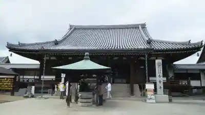 金倉寺の本殿・本堂