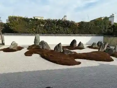 光清寺の{uncategorized: "未分類", other: "その他", undefined: "問題あり", building: "その他建物", grave: "お墓", sacred_gate: "鳥居", guardian: "狛犬", statue: "像", buddha: "仏像", history: "歴史", nature: "自然", garden: "庭園", animal: "動物", pagoda: "塔", temizu: "手水舎", mountain_gate: "山門・神門", sanctuary: "本殿・本堂", subordinate: "末社・摂社", art: "芸術", scenery: "景色", jizo: "地蔵", ema: "絵馬", goshuin: "御朱印", omikuji: "おみくじ", items: "授与品その他", amulet: "お守り", goshuincho: "御朱印帳", eats: "食事", festival: "お祭り", votive_dance: "神楽", shichigosan: "七五三参", wedding: "結婚式", experience: "体験その他", initially: "初詣", around: "周辺", anti_infection: "感染症対策"}