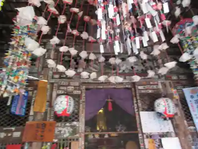 岩之上堂の本殿・本堂