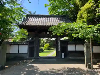 歓喜院本坊の山門・神門