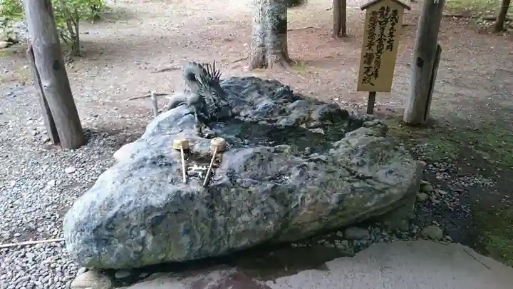 義經神社の手水舎