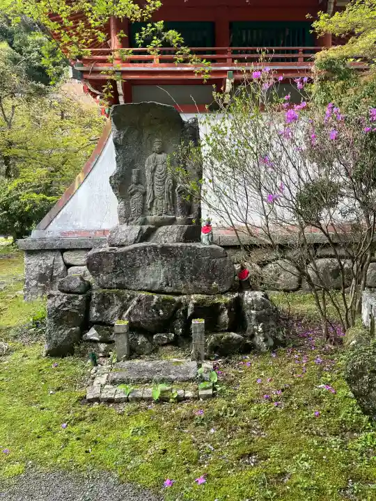 新大佛寺の{uncategorized: "未分類", other: "その他", undefined: "問題あり", building: "その他建物", grave: "お墓", sacred_gate: "鳥居", guardian: "狛犬", statue: "像", buddha: "仏像", history: "歴史", nature: "自然", garden: "庭園", animal: "動物", pagoda: "塔", temizu: "手水舎", mountain_gate: "山門・神門", sanctuary: "本殿・本堂", subordinate: "末社・摂社", art: "芸術", scenery: "景色", jizo: "地蔵", ema: "絵馬", goshuin: "御朱印", omikuji: "おみくじ", items: "授与品その他", amulet: "お守り", goshuincho: "御朱印帳", eats: "食事", festival: "お祭り", votive_dance: "神楽", shichigosan: "七五三参", wedding: "結婚式", experience: "体験その他", initially: "初詣", around: "周辺", anti_infection: "感染症対策"}