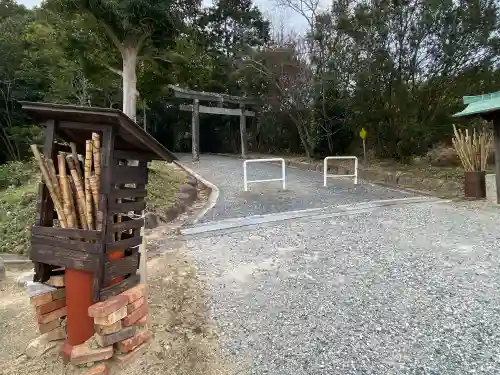 安仁神社の{uncategorized: "未分類", other: "その他", undefined: "問題あり", building: "その他建物", grave: "お墓", sacred_gate: "鳥居", guardian: "狛犬", statue: "像", buddha: "仏像", history: "歴史", nature: "自然", garden: "庭園", animal: "動物", pagoda: "塔", temizu: "手水舎", mountain_gate: "山門・神門", sanctuary: "本殿・本堂", subordinate: "末社・摂社", art: "芸術", scenery: "景色", jizo: "地蔵", ema: "絵馬", goshuin: "御朱印", omikuji: "おみくじ", items: "授与品その他", amulet: "お守り", goshuincho: "御朱印帳", eats: "食事", festival: "お祭り", votive_dance: "神楽", shichigosan: "七五三参", wedding: "結婚式", experience: "体験その他", initially: "初詣", around: "周辺", anti_infection: "感染症対策"}