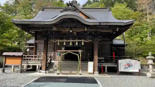 義經神社の本殿