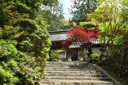 西明寺の山門