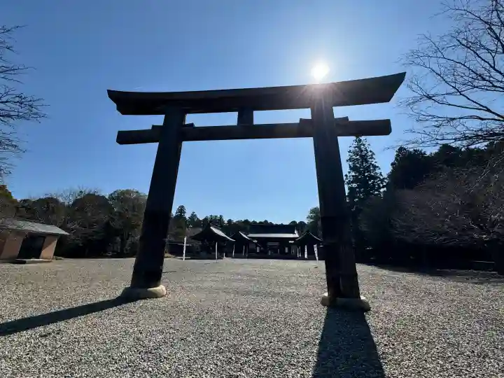 吉野神宮の{uncategorized: "未分類", other: "その他", undefined: "問題あり", building: "その他建物", grave: "お墓", sacred_gate: "鳥居", guardian: "狛犬", statue: "像", buddha: "仏像", history: "歴史", nature: "自然", garden: "庭園", animal: "動物", pagoda: "塔", temizu: "手水舎", mountain_gate: "山門・神門", sanctuary: "本殿・本堂", subordinate: "末社・摂社", art: "芸術", scenery: "景色", jizo: "地蔵", ema: "絵馬", goshuin: "御朱印", omikuji: "おみくじ", items: "授与品その他", amulet: "お守り", goshuincho: "御朱印帳", eats: "食事", festival: "お祭り", votive_dance: "神楽", shichigosan: "七五三参", wedding: "結婚式", experience: "体験その他", initially: "初詣", around: "周辺", anti_infection: "感染症対策"}