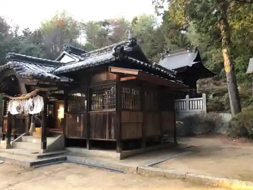 百射山神社の本殿