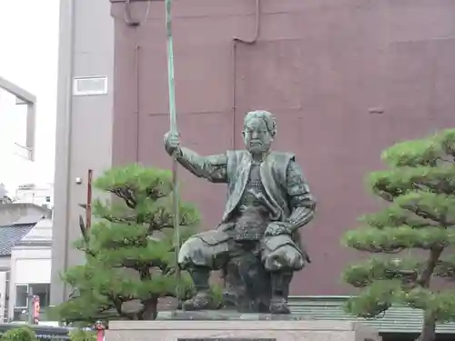 柴田神社の像