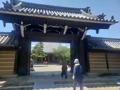 桑名別院本統寺の山門・神門