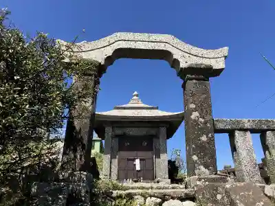 背振神社上宮の山門・神門