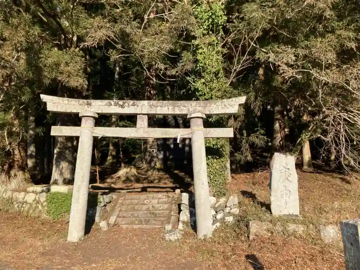 入粟野日光神社の{uncategorized: "未分類", other: "その他", undefined: "問題あり", building: "その他建物", grave: "お墓", sacred_gate: "鳥居", guardian: "狛犬", statue: "像", buddha: "仏像", history: "歴史", nature: "自然", garden: "庭園", animal: "動物", pagoda: "塔", temizu: "手水舎", mountain_gate: "山門・神門", sanctuary: "本殿・本堂", subordinate: "末社・摂社", art: "芸術", scenery: "景色", jizo: "地蔵", ema: "絵馬", goshuin: "御朱印", omikuji: "おみくじ", items: "授与品その他", amulet: "お守り", goshuincho: "御朱印帳", eats: "食事", festival: "お祭り", votive_dance: "神楽", shichigosan: "七五三参", wedding: "結婚式", experience: "体験その他", initially: "初詣", around: "周辺", anti_infection: "感染症対策"}