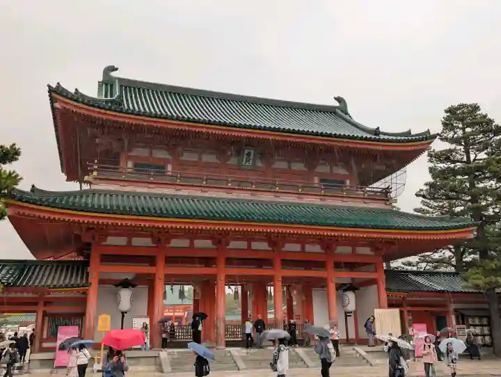 平安神宮の{uncategorized: "未分類", other: "その他", undefined: "問題あり", building: "その他建物", grave: "お墓", sacred_gate: "鳥居", guardian: "狛犬", statue: "像", buddha: "仏像", history: "歴史", nature: "自然", garden: "庭園", animal: "動物", pagoda: "塔", temizu: "手水舎", mountain_gate: "山門・神門", sanctuary: "本殿・本堂", subordinate: "末社・摂社", art: "芸術", scenery: "景色", jizo: "地蔵", ema: "絵馬", goshuin: "御朱印", omikuji: "おみくじ", items: "授与品その他", amulet: "お守り", goshuincho: "御朱印帳", eats: "食事", festival: "お祭り", votive_dance: "神楽", shichigosan: "七五三参", wedding: "結婚式", experience: "体験その他", initially: "初詣", around: "周辺", anti_infection: "感染症対策"}