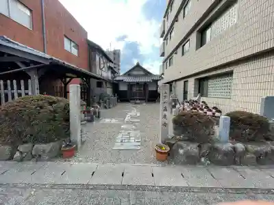 真慶寺の{uncategorized: "未分類", other: "その他", undefined: "問題あり", building: "その他建物", grave: "お墓", sacred_gate: "鳥居", guardian: "狛犬", statue: "像", buddha: "仏像", history: "歴史", nature: "自然", garden: "庭園", animal: "動物", pagoda: "塔", temizu: "手水舎", mountain_gate: "山門・神門", sanctuary: "本殿・本堂", subordinate: "末社・摂社", art: "芸術", scenery: "景色", jizo: "地蔵", ema: "絵馬", goshuin: "御朱印", omikuji: "おみくじ", items: "授与品その他", amulet: "お守り", goshuincho: "御朱印帳", eats: "食事", festival: "お祭り", votive_dance: "神楽", shichigosan: "七五三参", wedding: "結婚式", experience: "体験その他", initially: "初詣", around: "周辺", anti_infection: "感染症対策"}