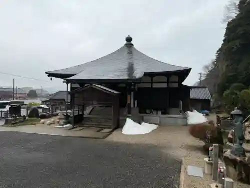 金前寺の{uncategorized: "未分類", other: "その他", undefined: "問題あり", building: "その他建物", grave: "お墓", sacred_gate: "鳥居", guardian: "狛犬", statue: "像", buddha: "仏像", history: "歴史", nature: "自然", garden: "庭園", animal: "動物", pagoda: "塔", temizu: "手水舎", mountain_gate: "山門・神門", sanctuary: "本殿・本堂", subordinate: "末社・摂社", art: "芸術", scenery: "景色", jizo: "地蔵", ema: "絵馬", goshuin: "御朱印", omikuji: "おみくじ", items: "授与品その他", amulet: "お守り", goshuincho: "御朱印帳", eats: "食事", festival: "お祭り", votive_dance: "神楽", shichigosan: "七五三参", wedding: "結婚式", experience: "体験その他", initially: "初詣", around: "周辺", anti_infection: "感染症対策"}