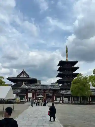 四天王寺の{uncategorized: "未分類", other: "その他", undefined: "問題あり", building: "その他建物", grave: "お墓", sacred_gate: "鳥居", guardian: "狛犬", statue: "像", buddha: "仏像", history: "歴史", nature: "自然", garden: "庭園", animal: "動物", pagoda: "塔", temizu: "手水舎", mountain_gate: "山門・神門", sanctuary: "本殿・本堂", subordinate: "末社・摂社", art: "芸術", scenery: "景色", jizo: "地蔵", ema: "絵馬", goshuin: "御朱印", omikuji: "おみくじ", items: "授与品その他", amulet: "お守り", goshuincho: "御朱印帳", eats: "食事", festival: "お祭り", votive_dance: "神楽", shichigosan: "七五三参", wedding: "結婚式", experience: "体験その他", initially: "初詣", around: "周辺", anti_infection: "感染症対策"}
