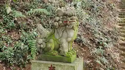 左右神社の狛犬