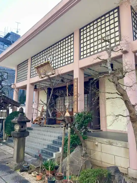 聖輪寺の{uncategorized: "未分類", other: "その他", undefined: "問題あり", building: "その他建物", grave: "お墓", sacred_gate: "鳥居", guardian: "狛犬", statue: "像", buddha: "仏像", history: "歴史", nature: "自然", garden: "庭園", animal: "動物", pagoda: "塔", temizu: "手水舎", mountain_gate: "山門・神門", sanctuary: "本殿・本堂", subordinate: "末社・摂社", art: "芸術", scenery: "景色", jizo: "地蔵", ema: "絵馬", goshuin: "御朱印", omikuji: "おみくじ", items: "授与品その他", amulet: "お守り", goshuincho: "御朱印帳", eats: "食事", festival: "お祭り", votive_dance: "神楽", shichigosan: "七五三参", wedding: "結婚式", experience: "体験その他", initially: "初詣", around: "周辺", anti_infection: "感染症対策"}