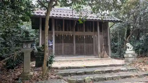 知内 日吉神社の{uncategorized: "未分類", other: "その他", undefined: "問題あり", building: "その他建物", grave: "お墓", sacred_gate: "鳥居", guardian: "狛犬", statue: "像", buddha: "仏像", history: "歴史", nature: "自然", garden: "庭園", animal: "動物", pagoda: "塔", temizu: "手水舎", mountain_gate: "山門・神門", sanctuary: "本殿・本堂", subordinate: "末社・摂社", art: "芸術", scenery: "景色", jizo: "地蔵", ema: "絵馬", goshuin: "御朱印", omikuji: "おみくじ", items: "授与品その他", amulet: "お守り", goshuincho: "御朱印帳", eats: "食事", festival: "お祭り", votive_dance: "神楽", shichigosan: "七五三参", wedding: "結婚式", experience: "体験その他", initially: "初詣", around: "周辺", anti_infection: "感染症対策"}